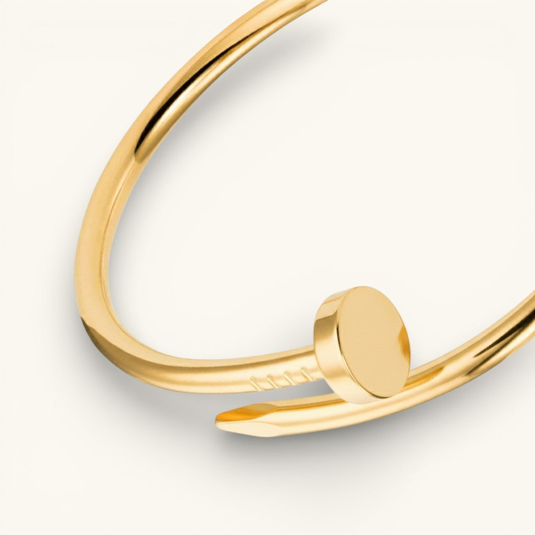 Elegance Nail Gold