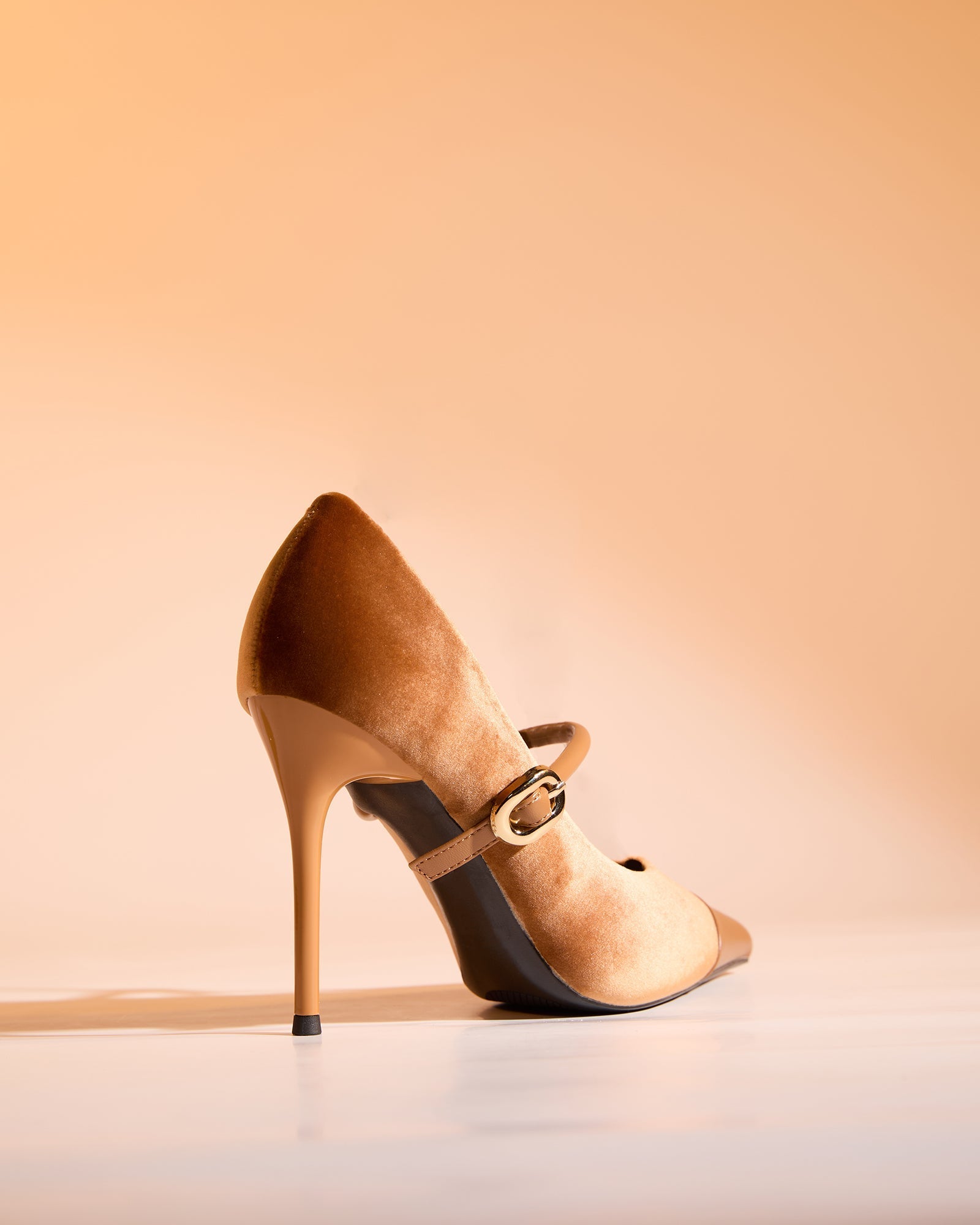 Vada Splicing Velvet Pumps In Brown